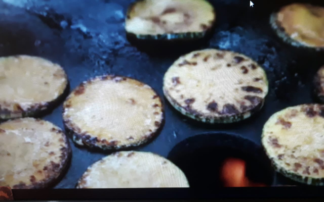 Abobrinha grelhada ao molho de pimenta defumada 