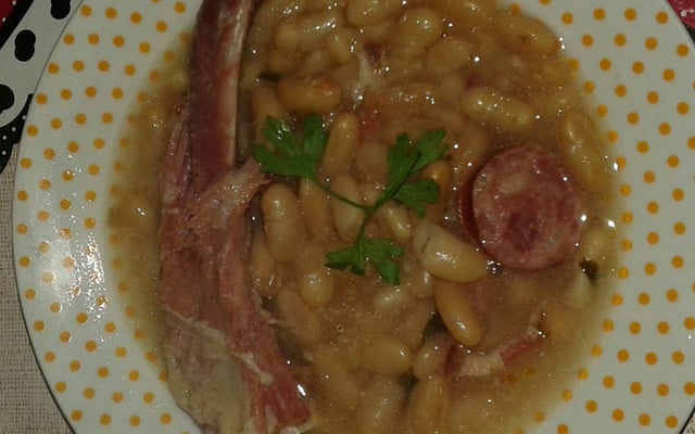 Feijão branco com costelinha de porco