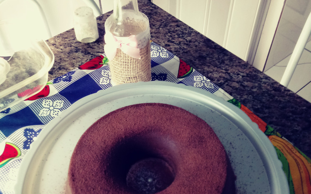 Pudim de chocolate com biscoito recheado