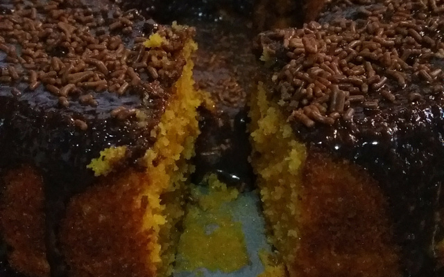 Bolo de cenoura e laranja