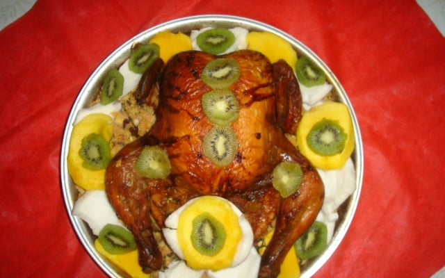 Chester com farofa de frutas