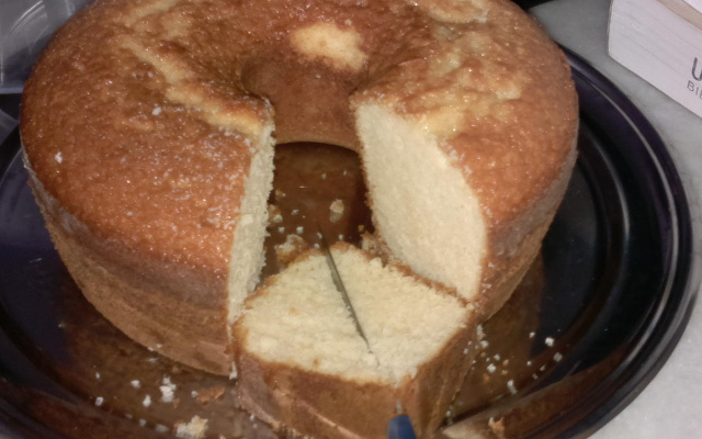 Bolo de Baunilha fácil e fofinho