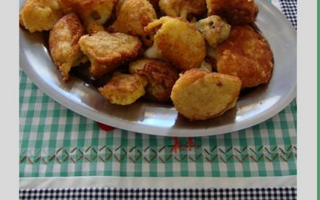 Couve-flor à milanesa com farinha de rosca e queijo parmesão