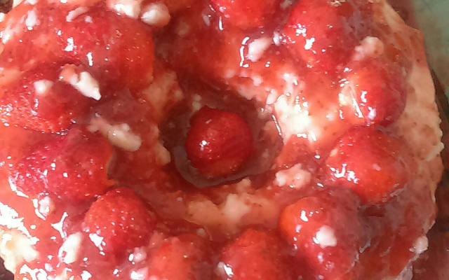 Manjar de coco com calda de morango