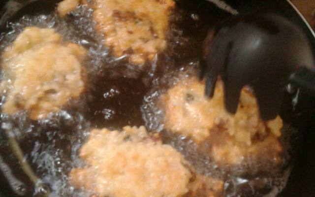 Bolinho de arroz com calabresa