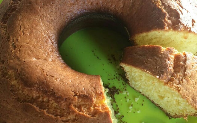 Bolo de trigo com queijo ralado