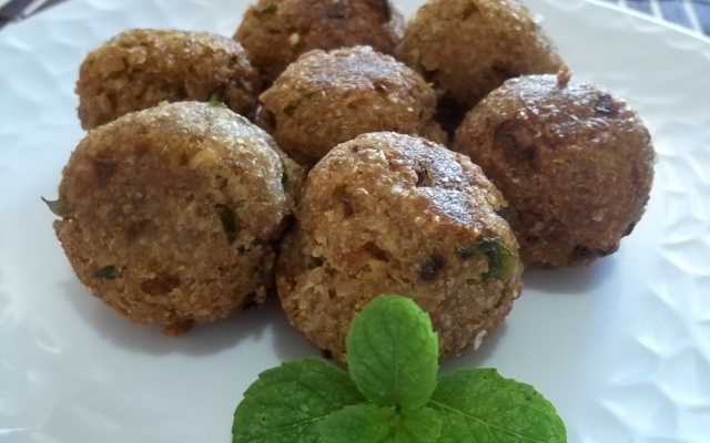 Bolinho de triguilho  (trigo para quibe) e batata