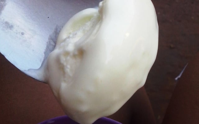 Sorvete cremoso de abacaxi