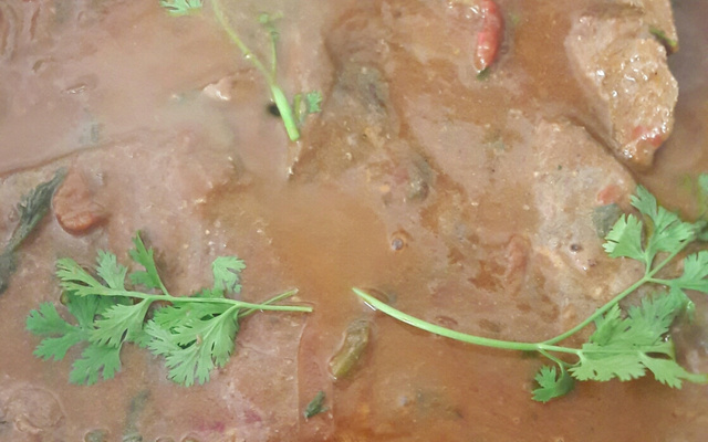 Bife de fígado fresco ao molho