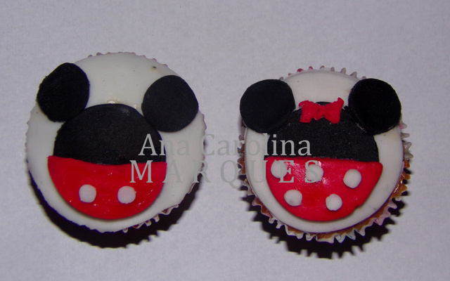 Cupcake de chocolate com recheio de limão