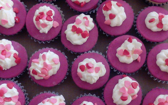 Cupcake de doce de leite com morango