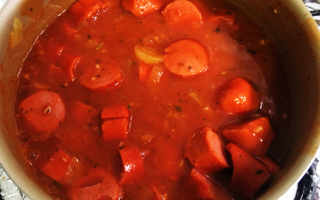 Salsicha ao molho simples e fácil