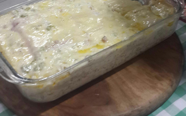 Lasanha de brócolis com molho branco