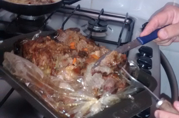 Contra-filé recheado com mostarda e creme de cebola