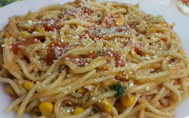 Macarrão com sardinha ou macarrão preguiçoso