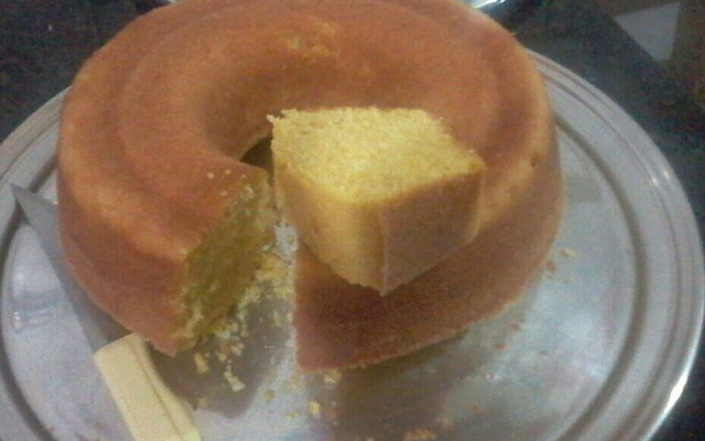 Bolo de fubá com coco