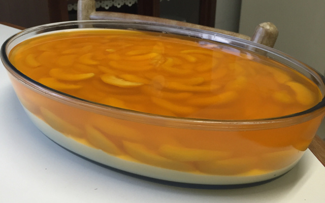 Torta de pêssego gelada e fácil