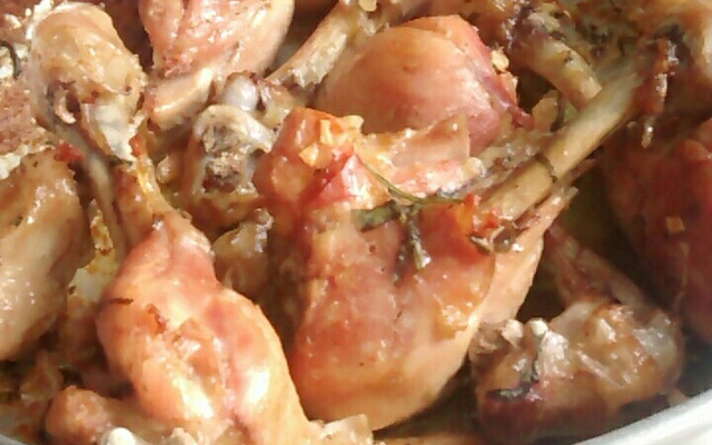 Coxa e sobrecoxa assada molhadinha