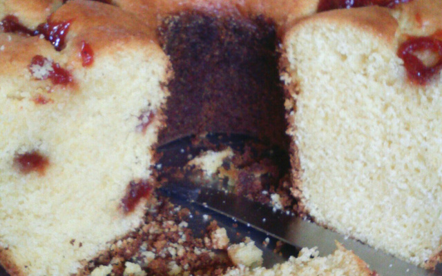 Bolo de fubá com goiabada