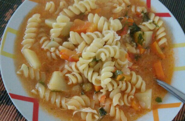 Sopa simples, rápida e deliciosa