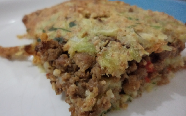 Torta de carne moída com massa de chuchu