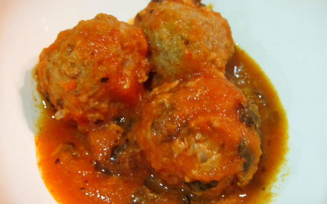 Almôndegas ao molho sugo
