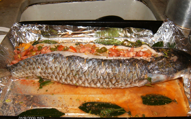 Tainha recheada com paio e bacon