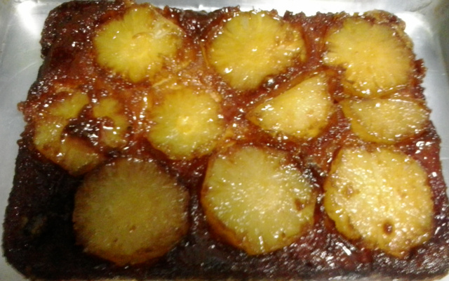 Bolo amarelo de abacaxi