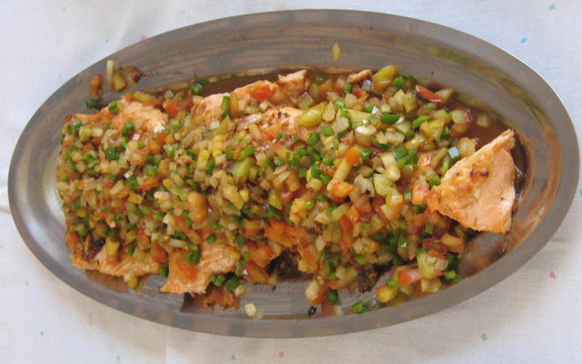 Salmão Grelhado ao Molho Vinagrete