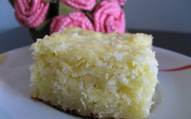 Bolo de mandioca e coco