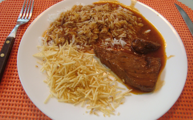 Carne ao molho de cerveja preta