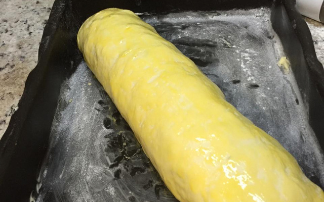 Rocambole de carne moída com massa de pão caseiro