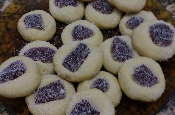 Bolacha amanteigada com goiabada