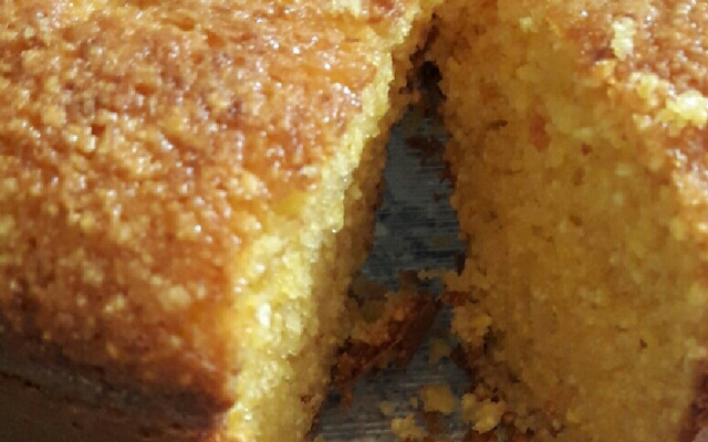 Bolo de milharina simples e fácil