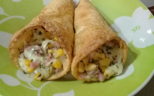 Pizza cone com massa de pastel