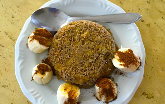 Bolinho de banana pequeno fácil de fazer