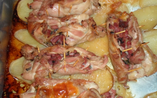 Coxa e sobrecoxa desossadas com ervas finas