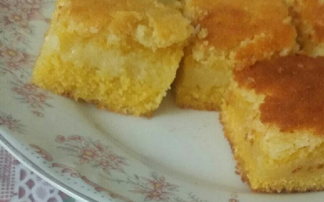 Bolo de fubá cremoso