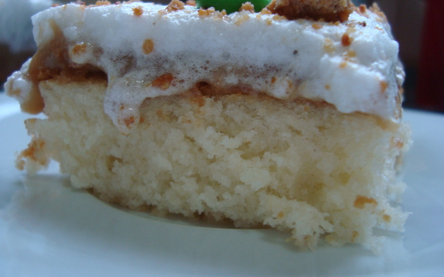 Bolo de coco e café