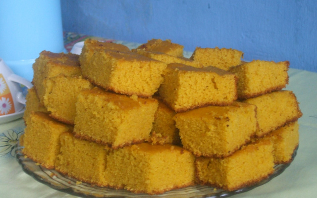 Bolo de cenoura com fubá