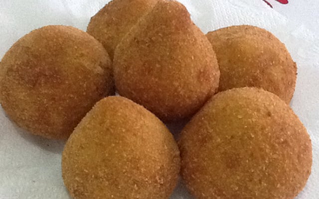 Coxinha de massa cozida