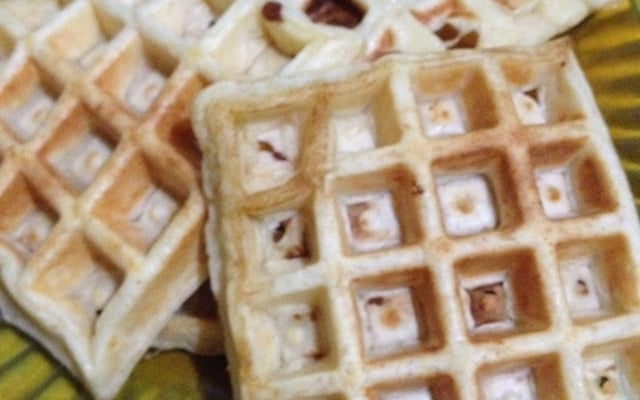 Waffle de presunto e queijo