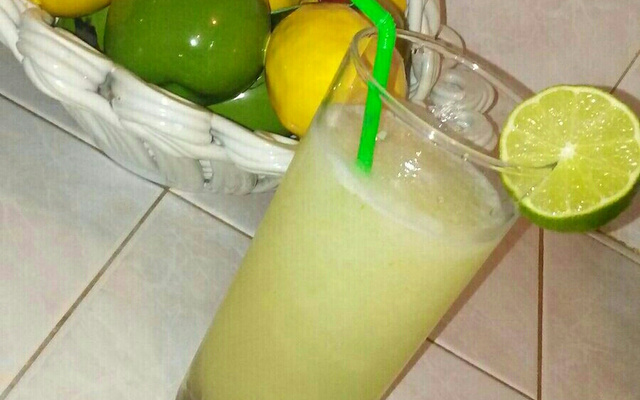 Suco de limão e jalapeño