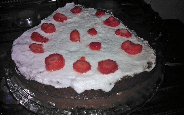 Bolo de chocolate com  morango