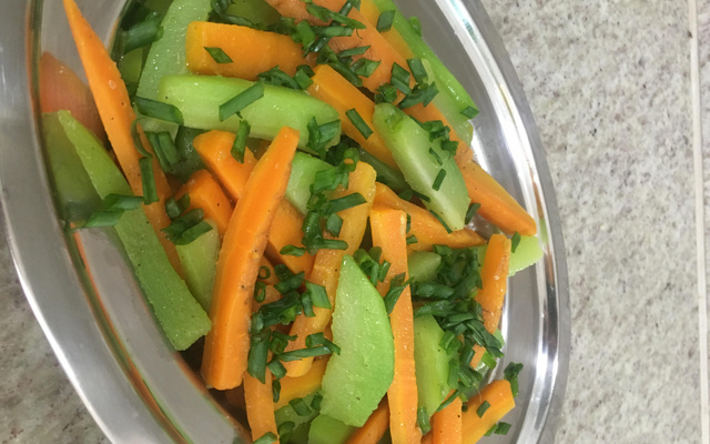 Salada de chuchu com cenoura