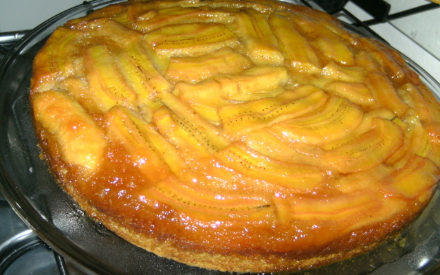Torta de banana caramelizada