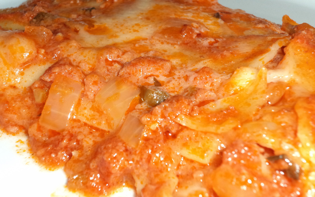 Lasanha de calabresa ao molho vermelho deliciosa e prática