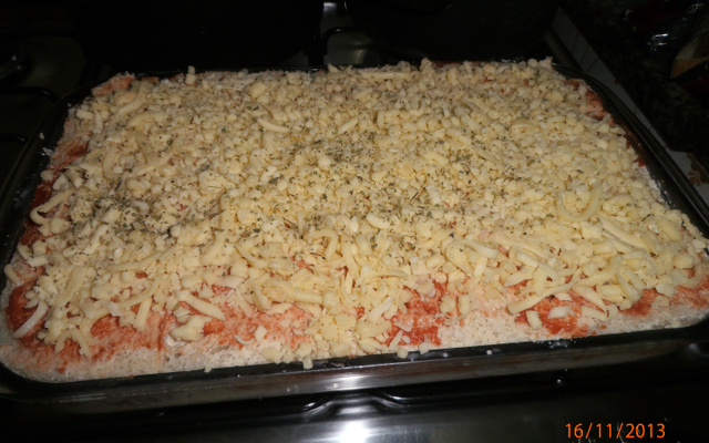 Torta de pão de forma com queijo e presunto