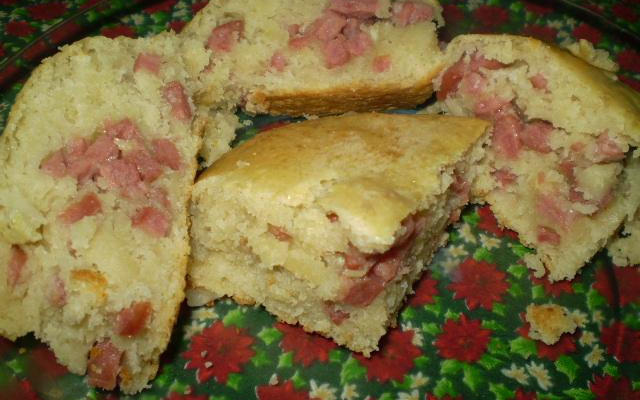 Pão de cebola e calabresa