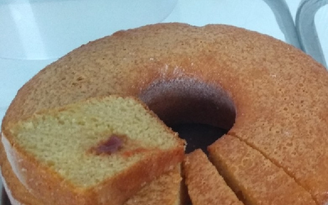 Bolo de iogurte natural com goiabada